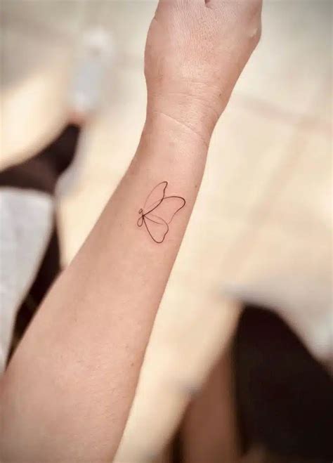 tatuajes lineales para mujeres